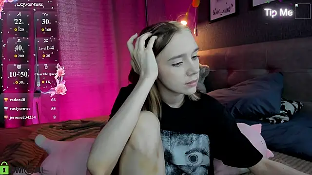 Lesi_Moonie01 Adlı Modelin Canlı Sohbet Odası