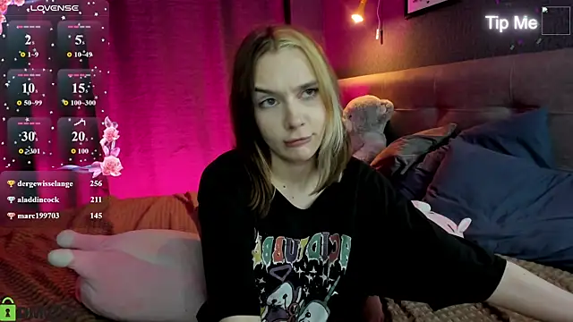 Lesi_Moonie01 Adlı Modelin Canlı Sohbet Odası