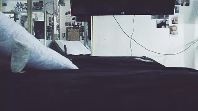 Chat soba uživo modela Azielparallax