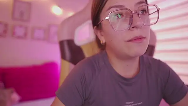 milly_kenner – Naživo chatovacia miestnosť