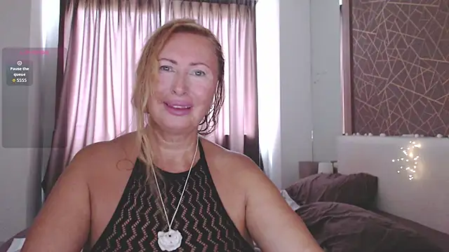 _Monika_sun_ Adlı Modelin Canlı Sohbet Odası