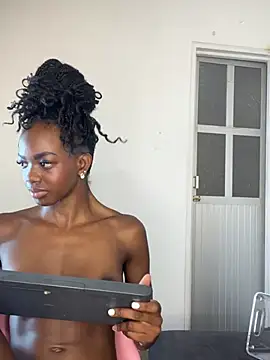Živá chatovací místnost Riri_Blonde10