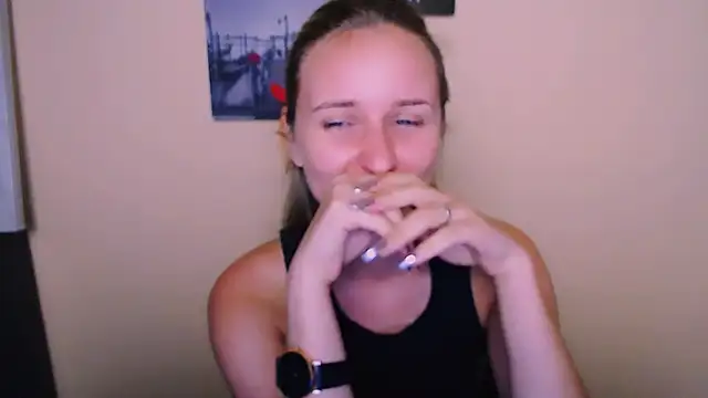 _Nicole_new's Live Chat Room