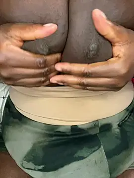 Massive_boobs04 Live Chatraum