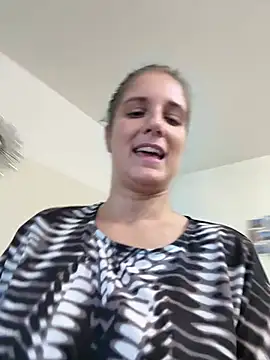 jennifer11772 Adlı Modelin Canlı Sohbet Odası