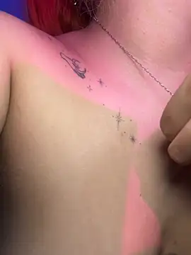 Sophia_Weest99 Adlı Modelin Canlı Sohbet Odası
