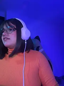 Sophia_Weest99 élő chatszobája