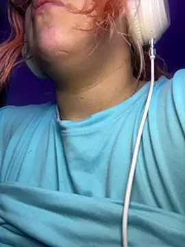 Sophia_Weest99 Adlı Modelin Canlı Sohbet Odası