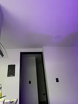 Sophia_Weest99 실시간 채팅방