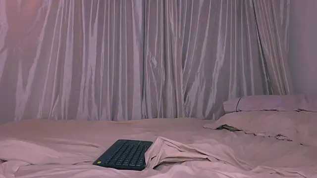 חדר צ'אט בשידור חי של Miiafoxxx