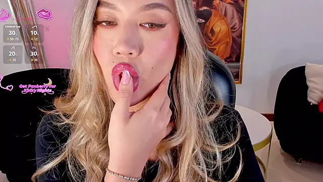 RebeccaHudson élő chatszobája