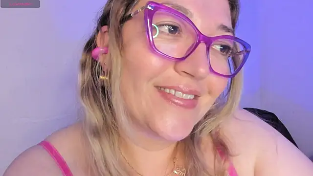 Naty_Mature_ – Naživo chatovacia miestnosť