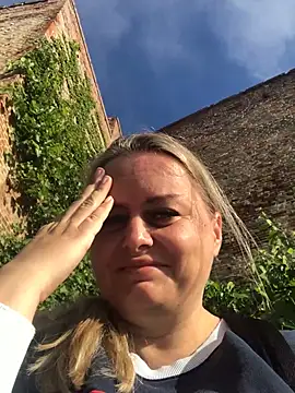 Seks show uživo modela Meliss_Official9 na kameri