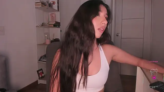danna_davis18 Adlı Modelin Canlı Sohbet Odası