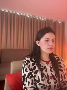 Zandrina Adlı Modelin Canlı Sohbet Odası