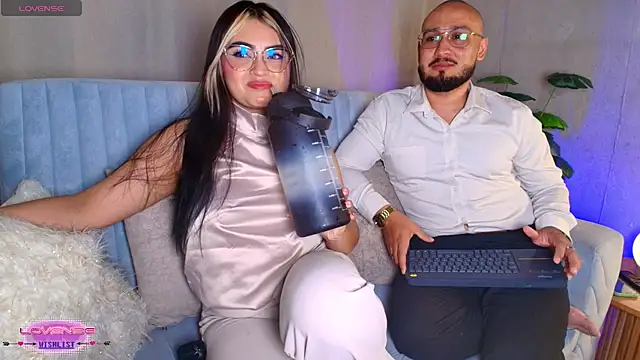 غرفة دردشة XXCOUPLESSEX المباشرة
