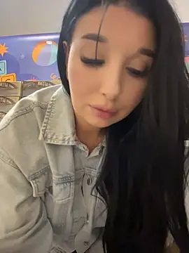 Tisha_Busty 现场聊天室