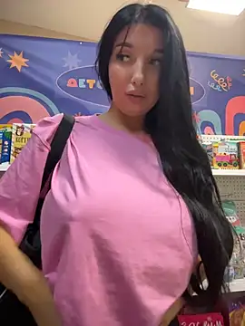 Tisha_Busty Adlı Modelin Canlı Sohbet Odası