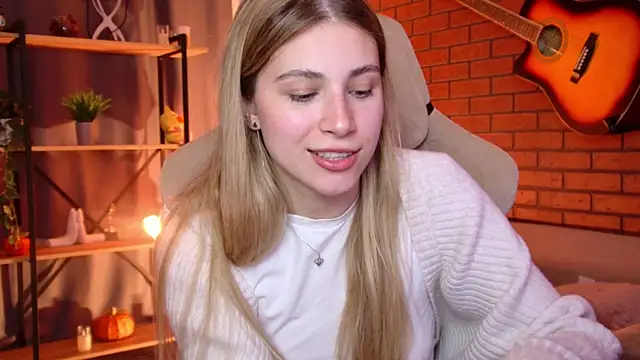 EllieCutes' Live Chat Room