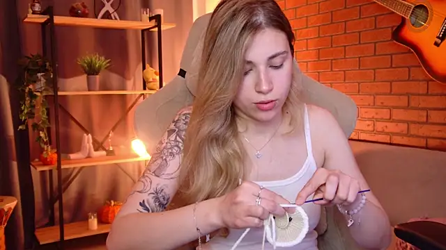EllieCutes Adlı Modelin Canlı Sohbet Odası