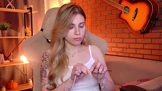 EllieCutes' Live Chat Room
