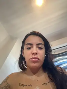 Srta_Jhenny লাইভ চ্যাট রুম