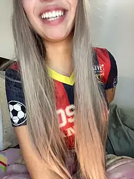 lunaapppp Adlı Modelin Canlı Sohbet Odası