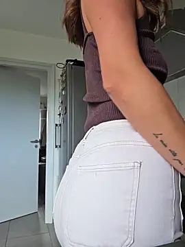 Petitefee_lola Adlı Modelin Canlı Sohbet Odası