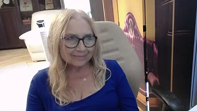 Seks show uživo modela sofia_xkiss na kameri