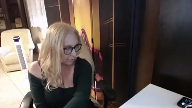 sofia_xkiss – live chatrum