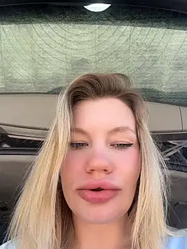 justmilaa Секс шоу на живо пред камера