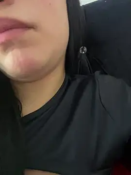 Hhannachiki's Live Chat Room