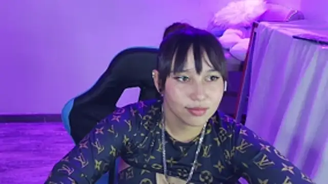 Skarlet_Adams28's Live Chat Room