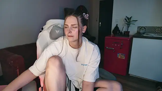 Celeste_Off Live Chatraum