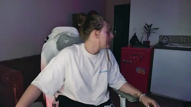Celeste_Off Cameră chat live