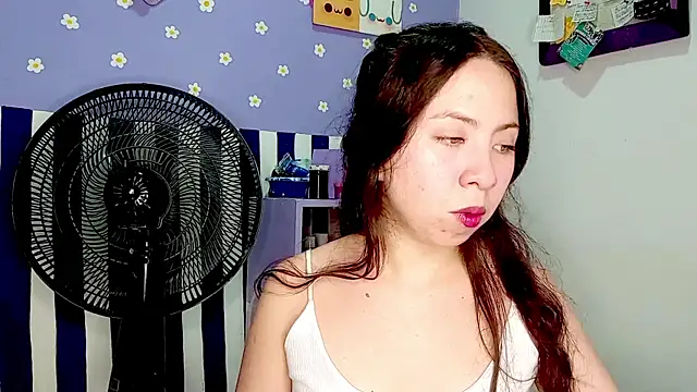 PetiteIvoryQueen19 Adlı Modelin Canlı Sohbet Odası