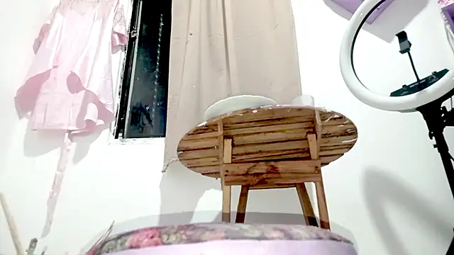 PetiteIvoryQueen19 Cameră chat live