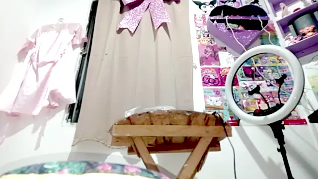 Phòng Chat Trực Tiếp PetiteIvoryQueen19