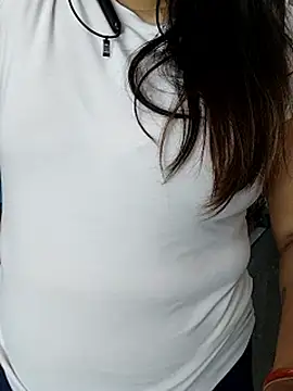 غرفة دردشة QueenHaryanaa المباشرة