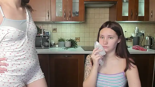 HotCaramellsTV Шоу с уебкамера
