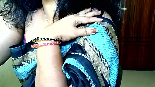 Mallu_MayaMadhav Cameră chat live