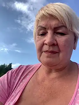 חדר צ'אט בשידור חי של Laura_Millf