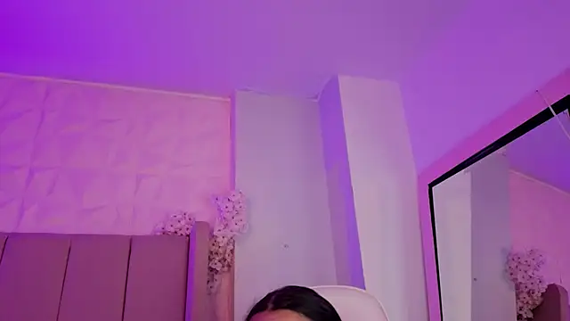 Živá chatovací místnost MollyBigBoobs12