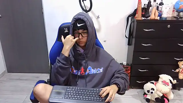 thomascooper7's Live Chat Room