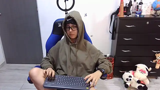 חדר צ'אט בשידור חי של thomascooper7