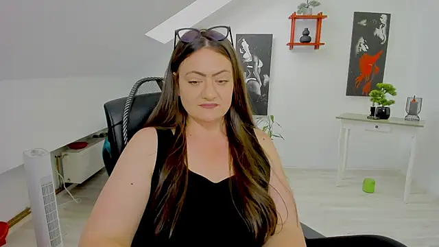 MistressDarrah's Live Chat Room