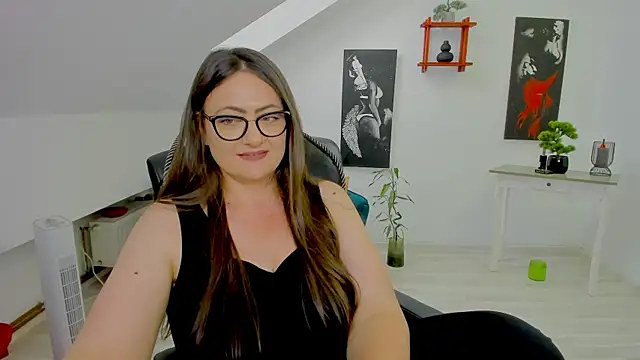MistressDarrah Adlı Modelin Canlı Sohbet Odası