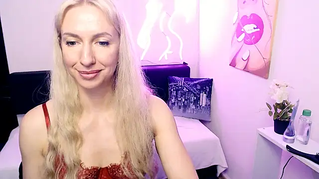 Cute_Smile_Shy's Live Chat Room
