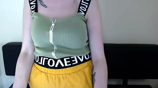 LaimaV_'s Live Chat Room