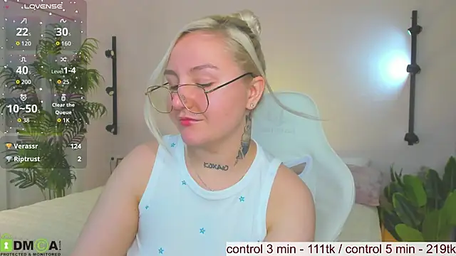 Debbie_Taylor Adlı Modelin Canlı Sohbet Odası